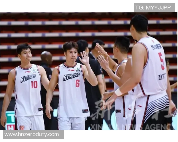 深圳篮球队的快速风格与战术分析探讨如何提升比赛竞争力 深圳篮球队的快速风格与战术分析探讨如何提升比赛竞争力